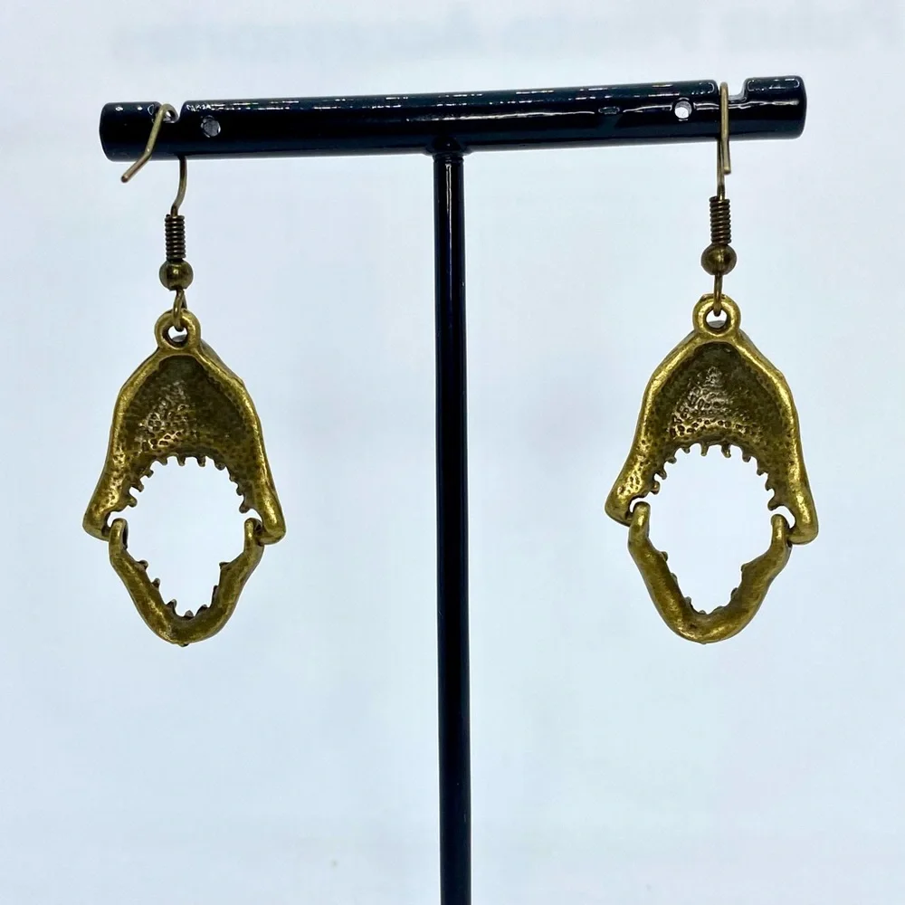 Shark earrings with moving jaw - Picture 3 of 5